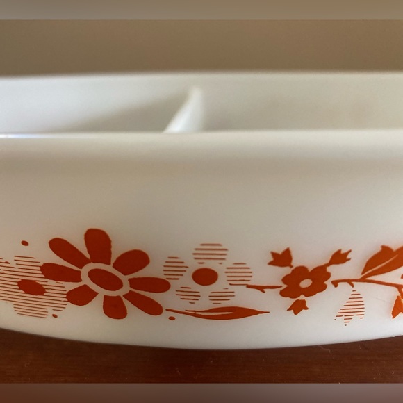 Fall 1965 promotional Pyrex divided casserole dish with orange flowers - Picture 3 of 8